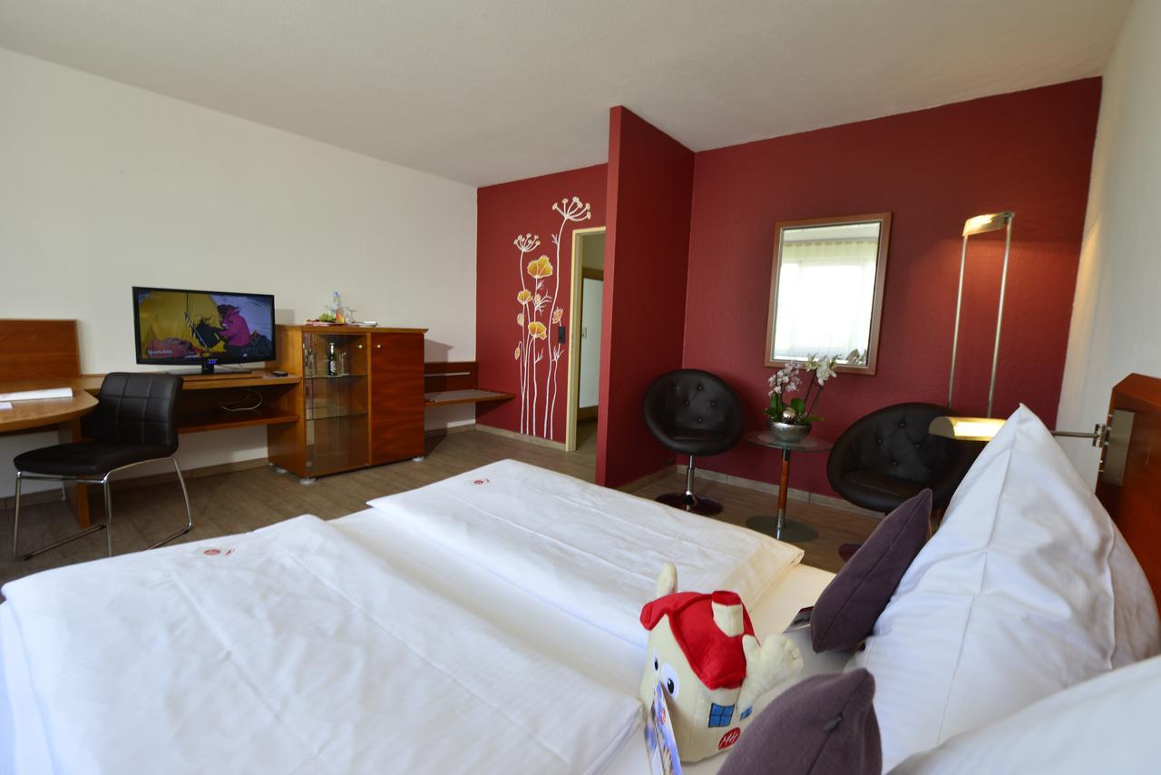 Michel Hotel Frankfurt Airport Russelsheim Bagian luar foto