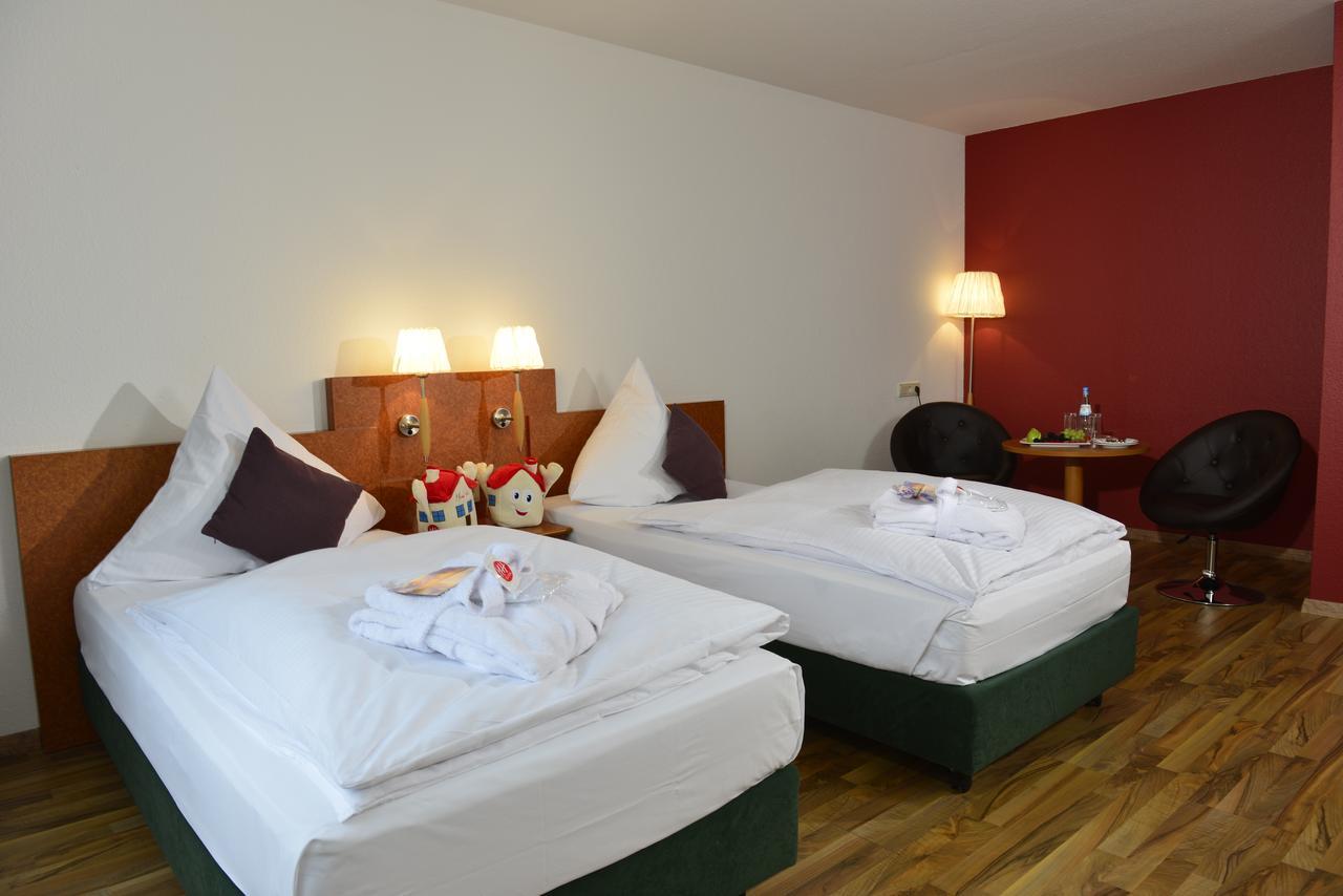 Michel Hotel Frankfurt Airport Russelsheim Bagian luar foto