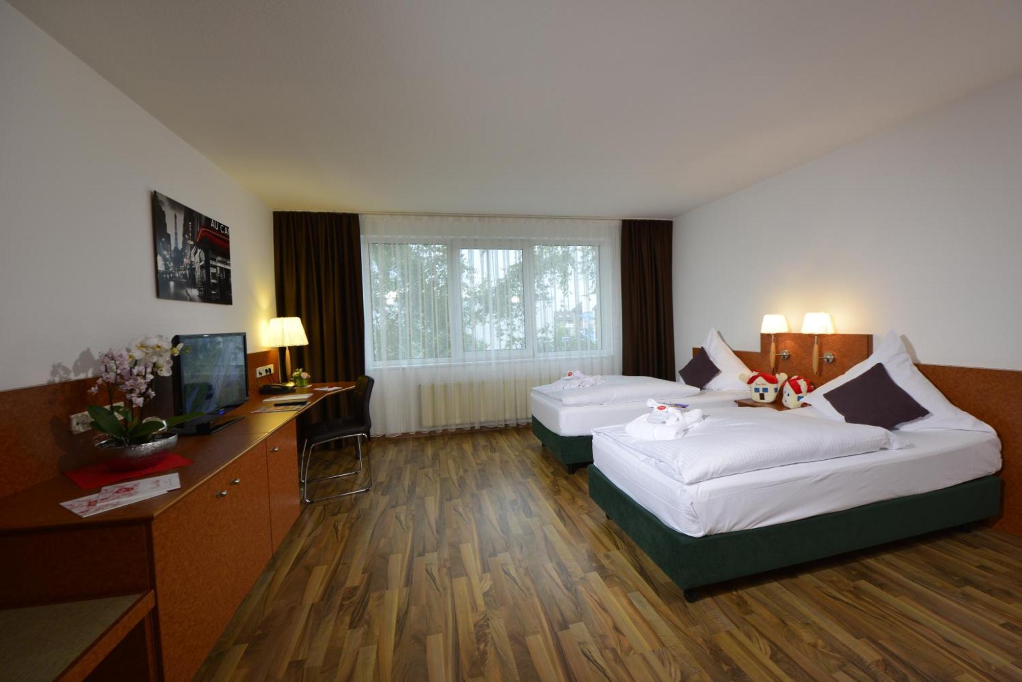 Michel Hotel Frankfurt Airport Russelsheim Bagian luar foto