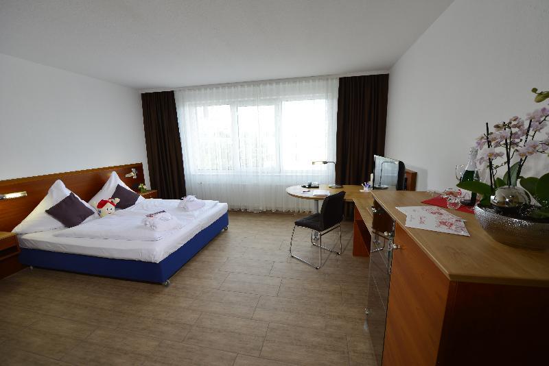 Michel Hotel Frankfurt Airport Russelsheim Bagian luar foto